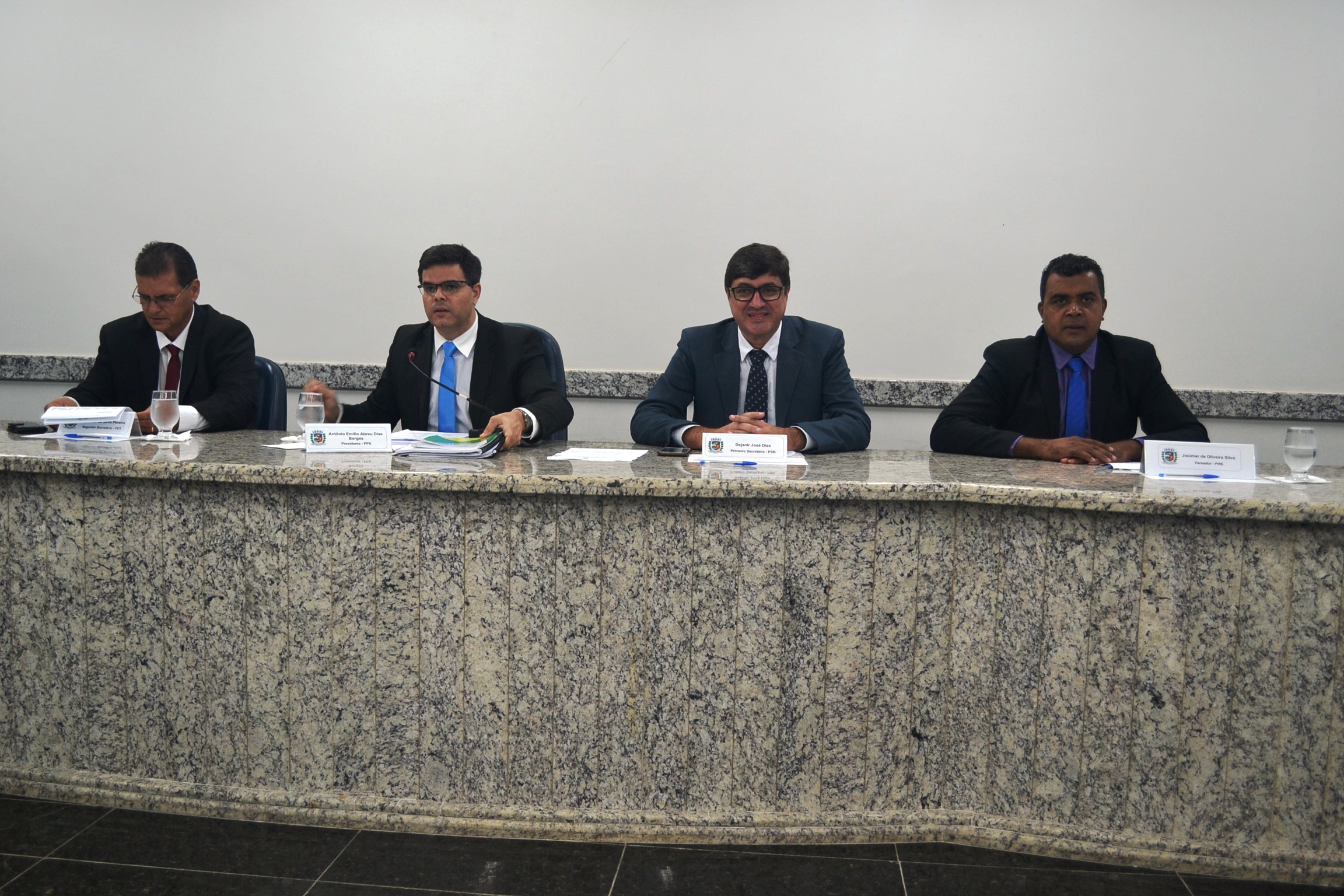 Vereadores afirmam que Nova Venécia está abandonada pelo Governo Estadual
