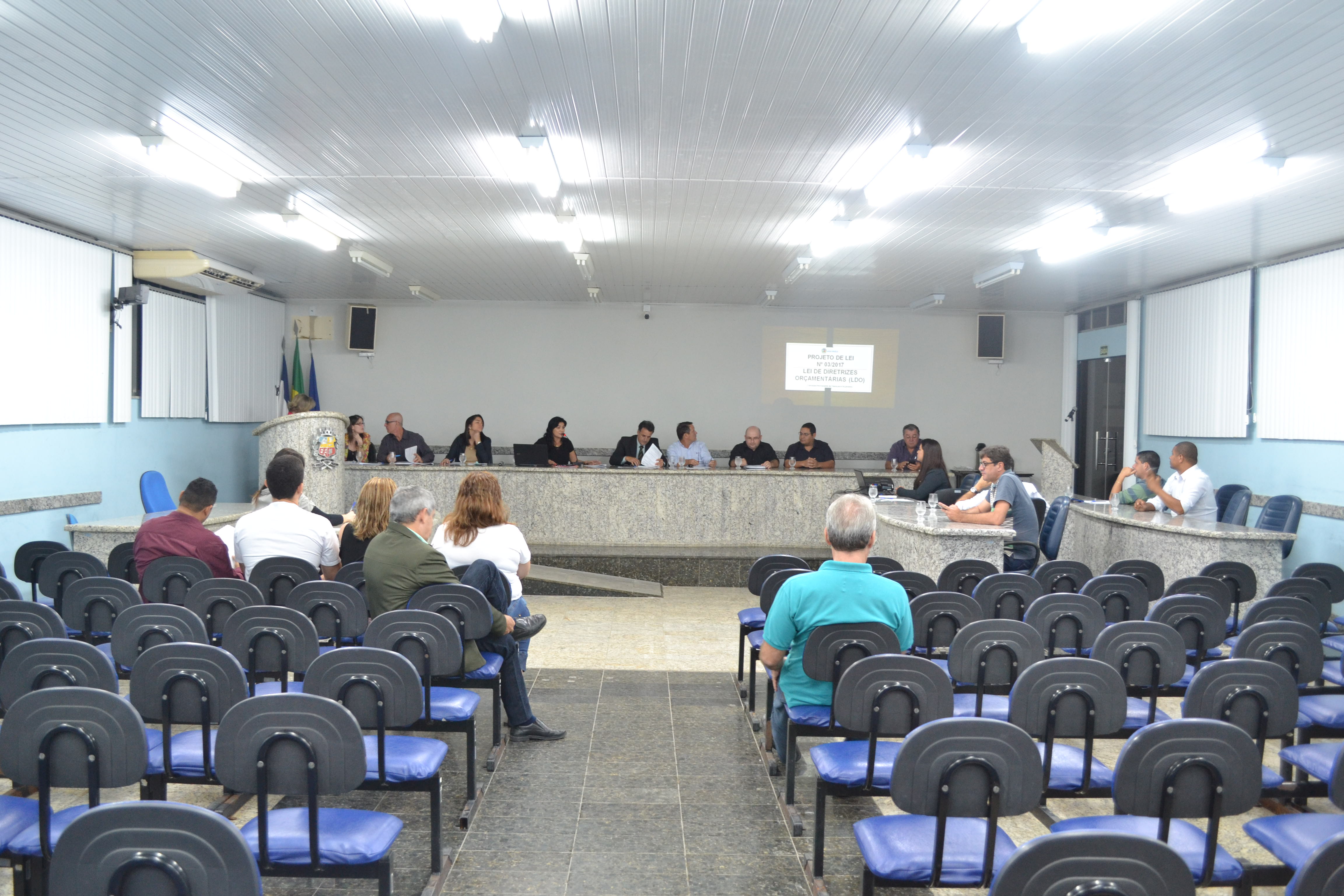 Audiência pública sobre orçamento de 2018 reúne autoridades do município