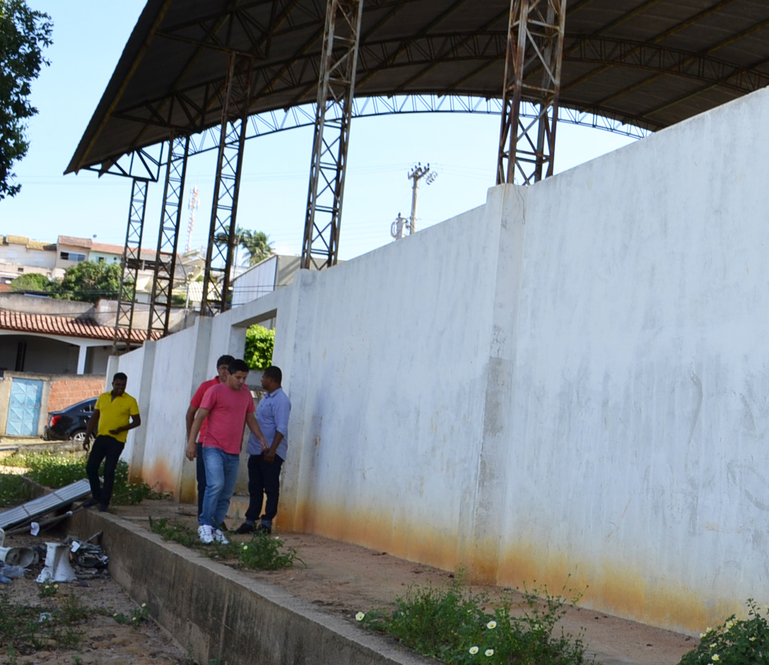 Vereadores visitam quadras esportivas e propõem reformas