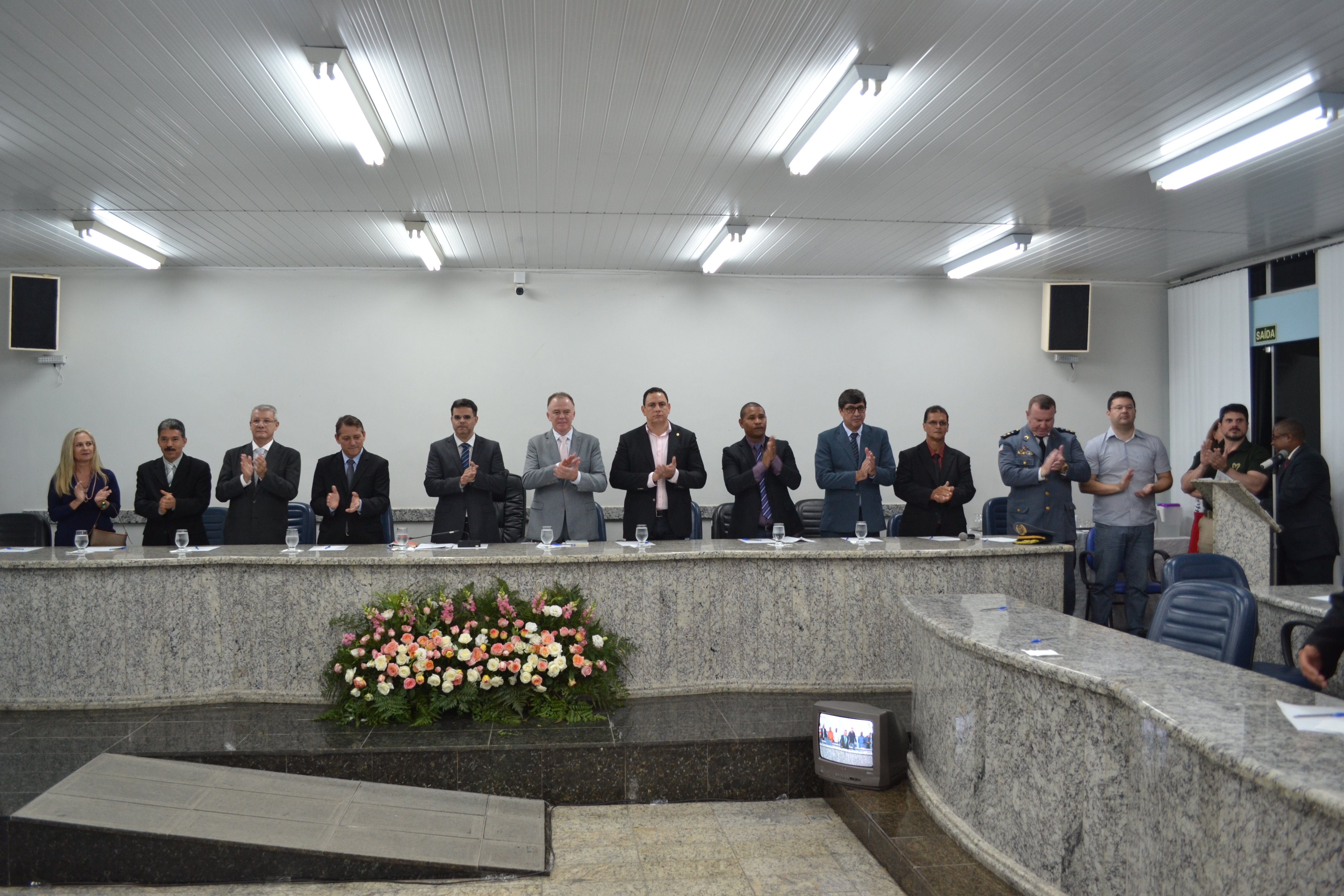 Homenageados recebem Medalha de Honra ao Mérito em sessão solene