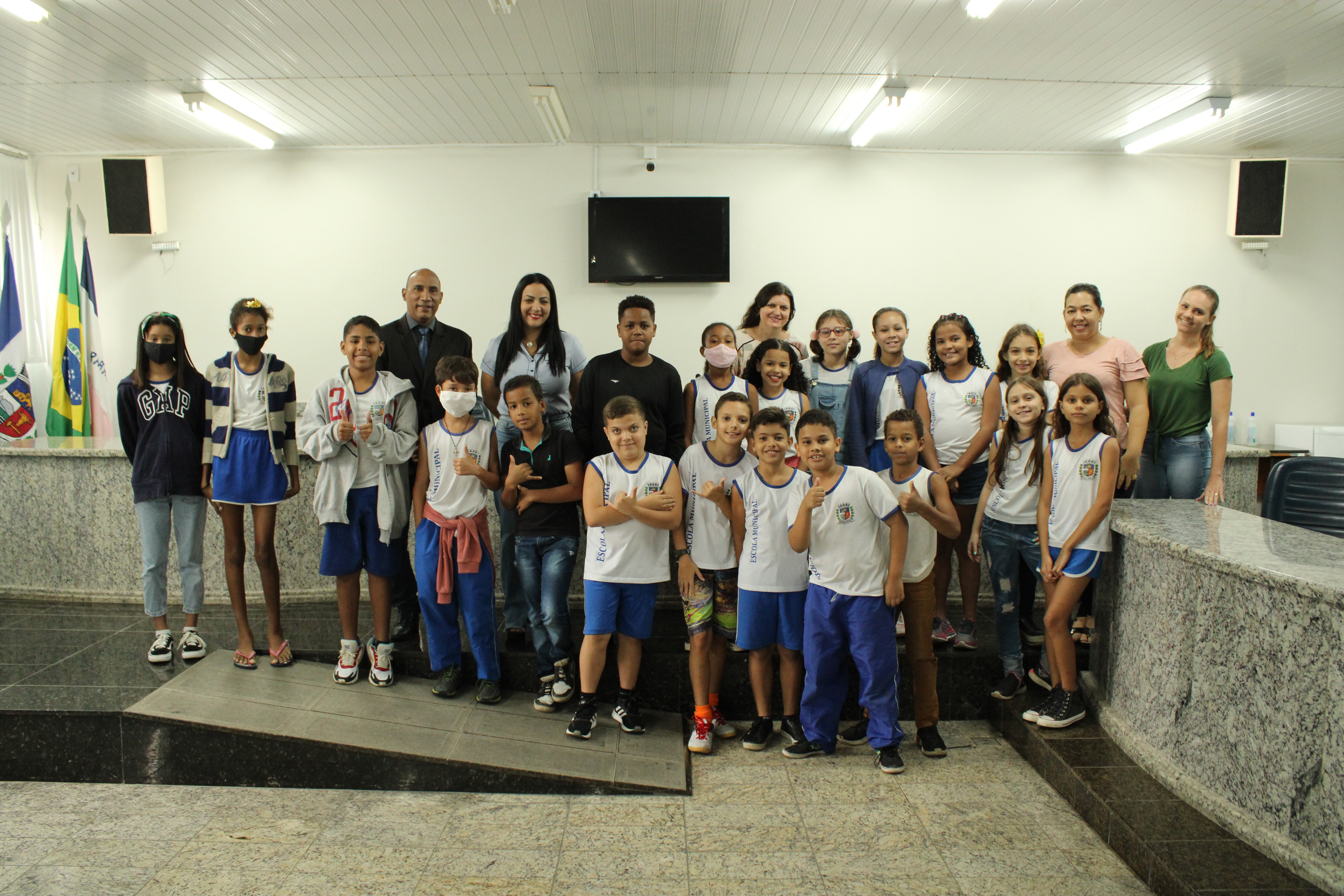 Alunos da EMEF Prof. Maria Rodrigues Leite visitam o legislativo veneciano