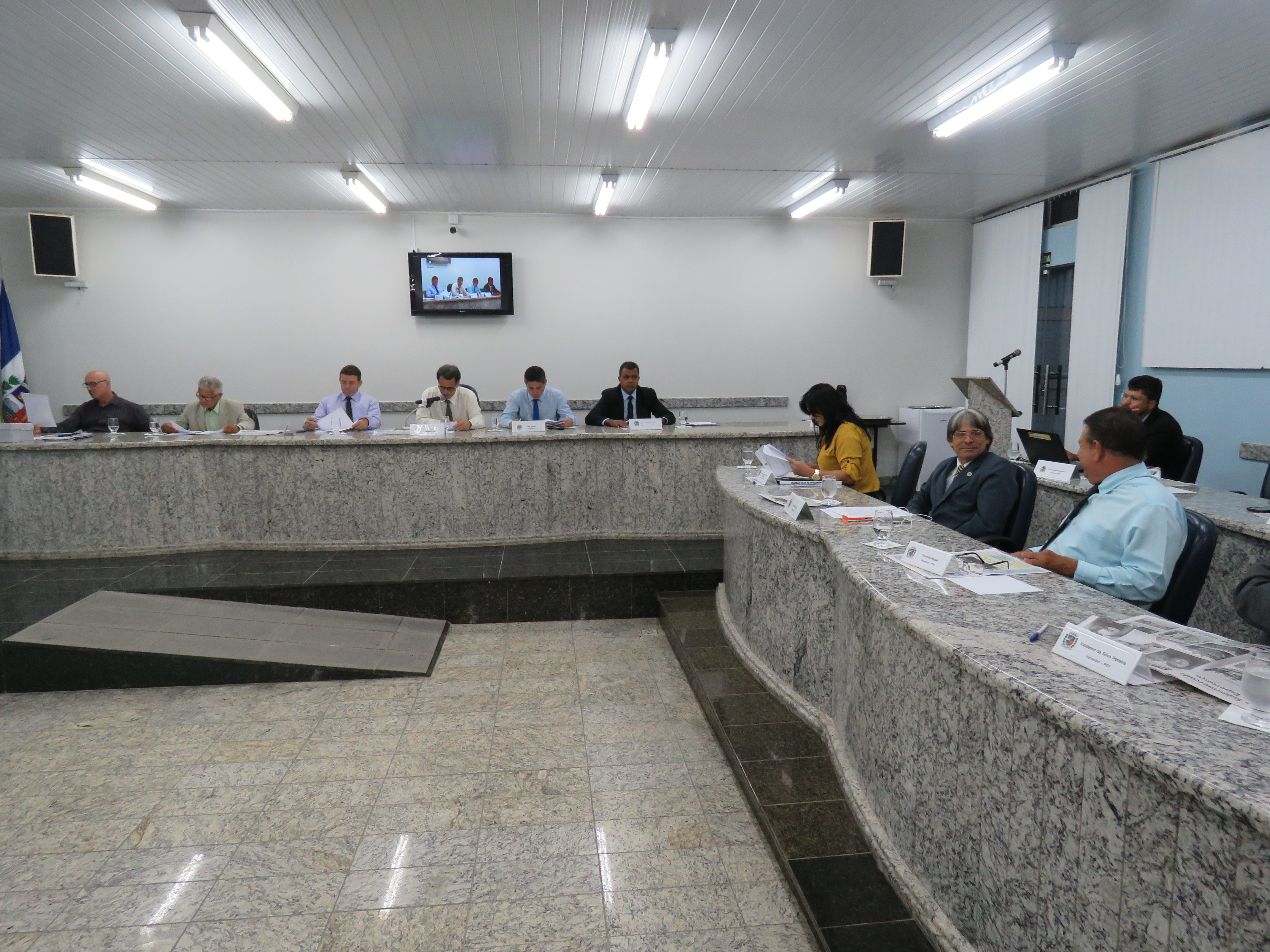 Vereadores aprovam utilização de superávit orçamentário pelo município