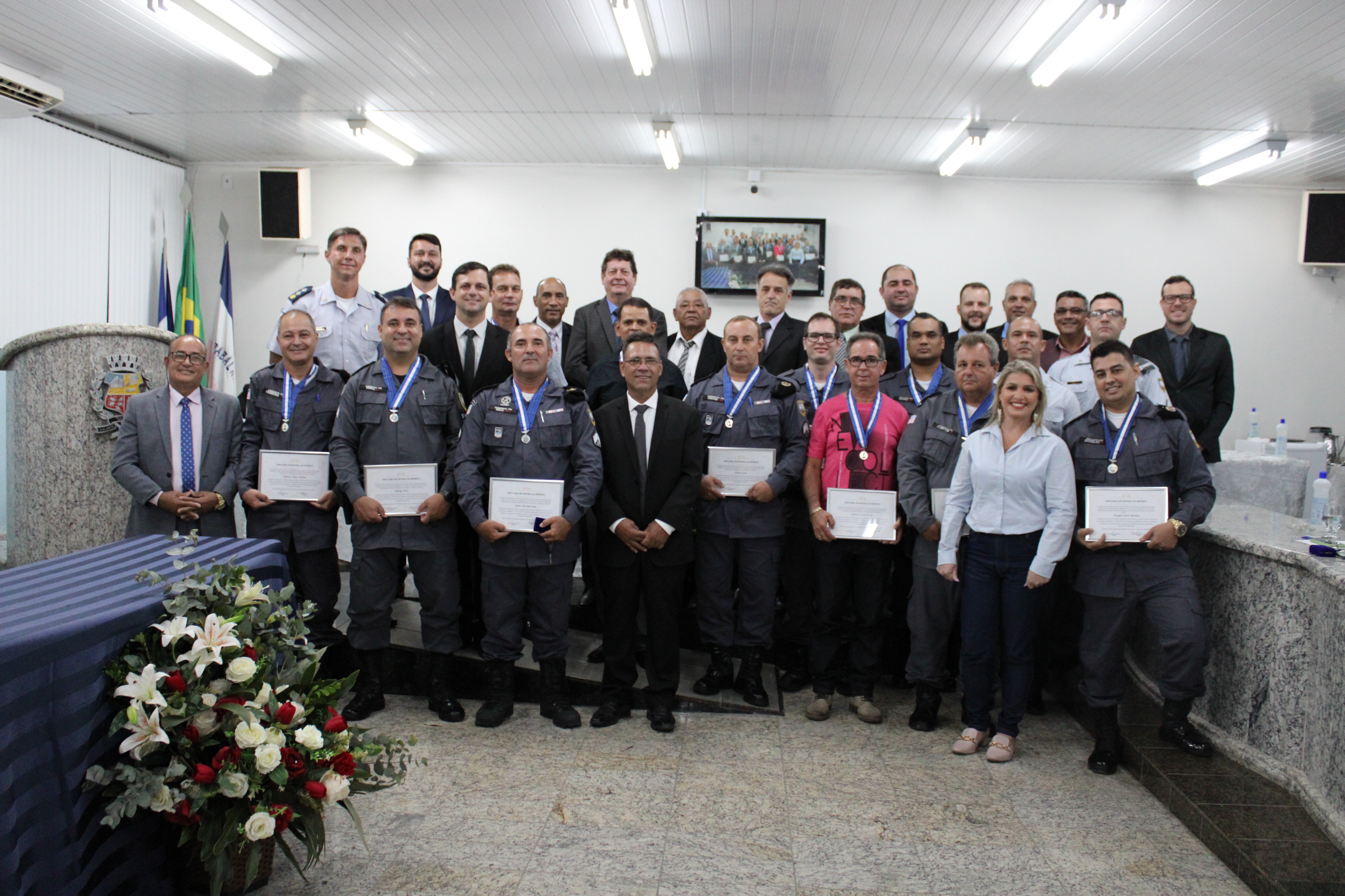 Câmara Municipal de Nova Venécia entrega honraria a militares estaduais e policiais civis