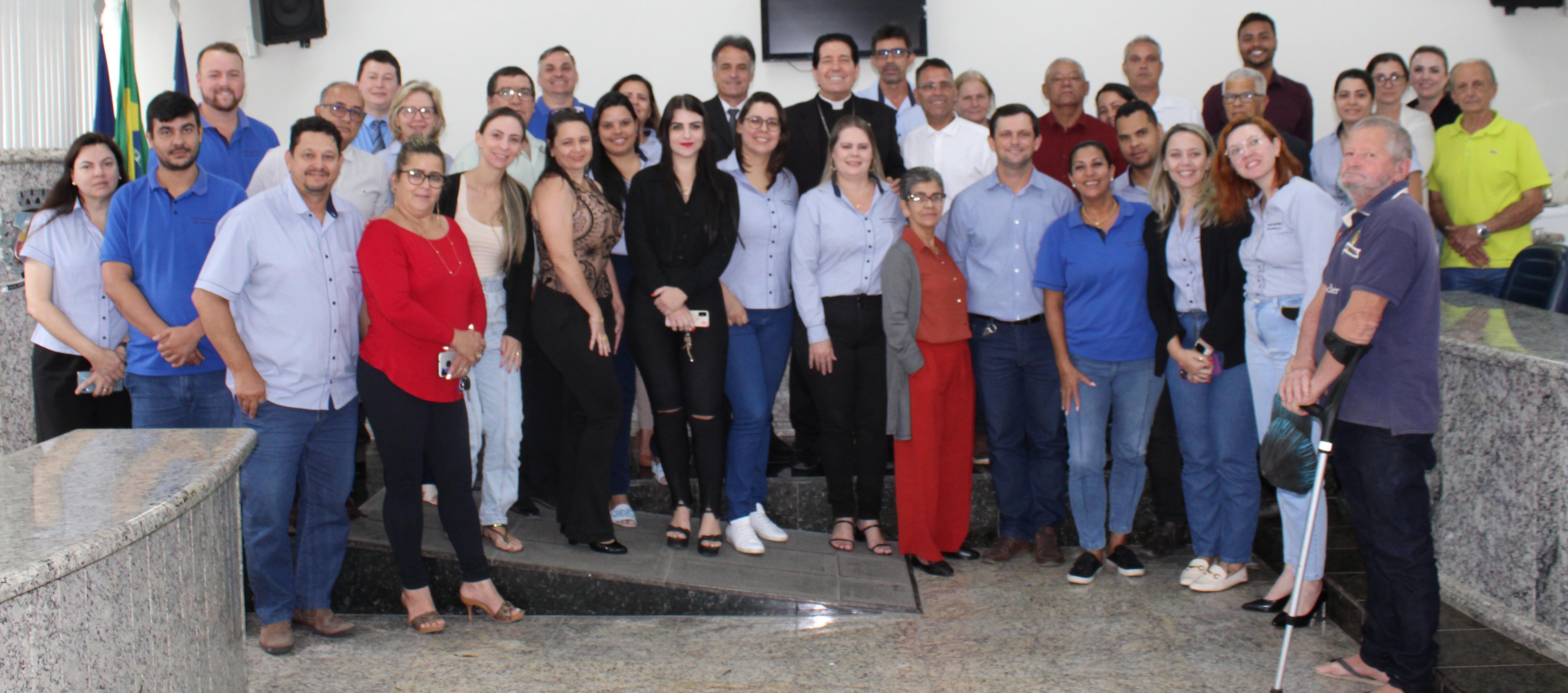 Bispo Dom Paulo visita legislativo veneciano