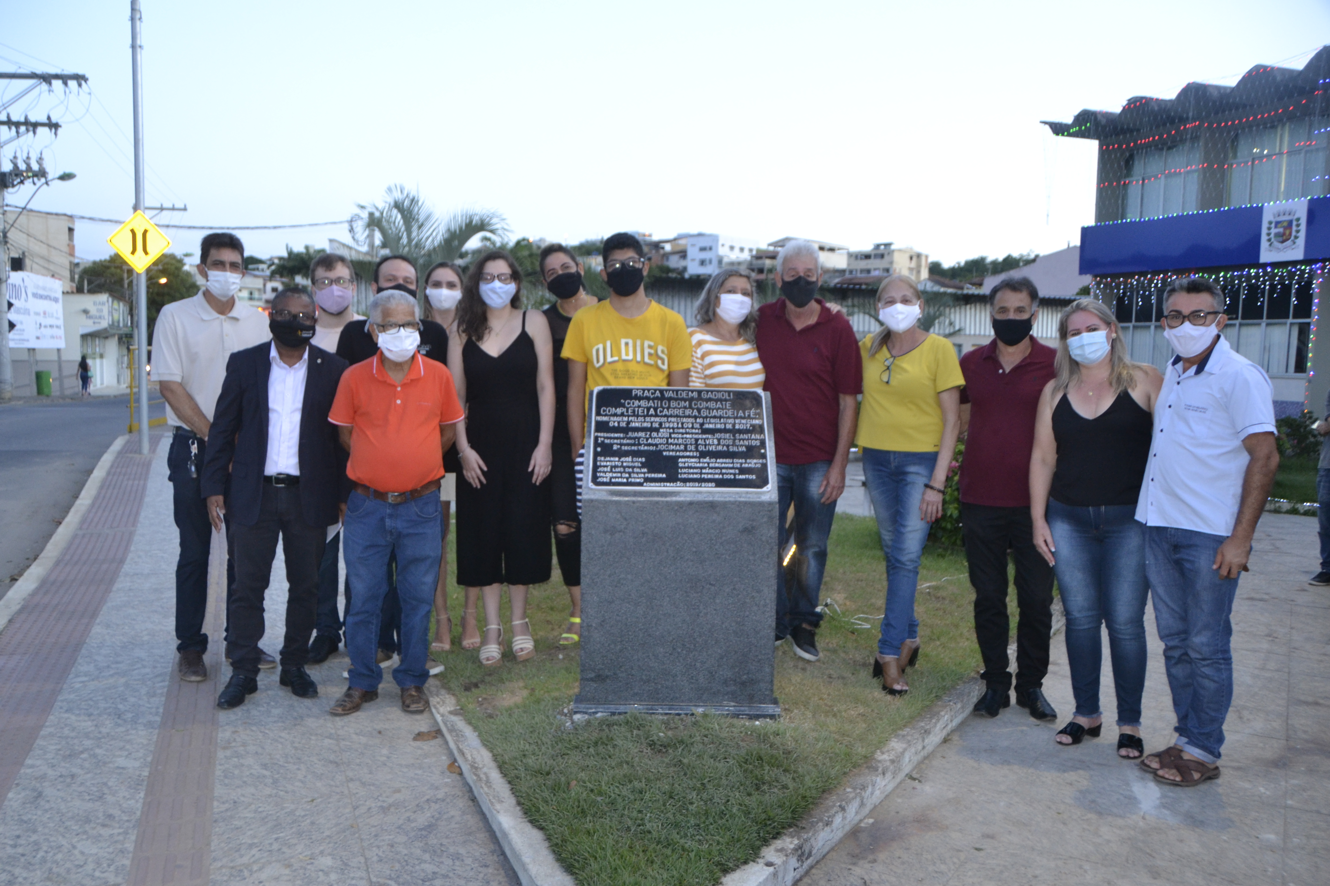 Valdemi Gadioli é homenageado e Praça da Câmara agora conta com seu nome