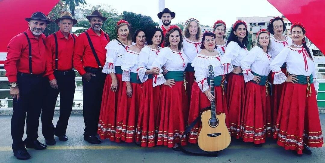 Coral Italiano Augusto Zaché inaugura iluminação de Natal da Câmara de Nova Venécia