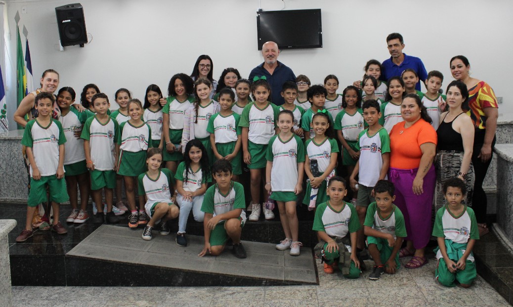    Câmara Municipal recebe visita de alunos da EMEF Professora Claudina Barbosa