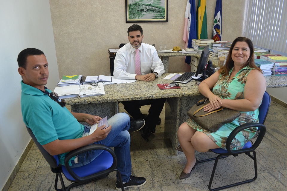 Representantes do GIM apresentam o projeto “Adote um Vereador”