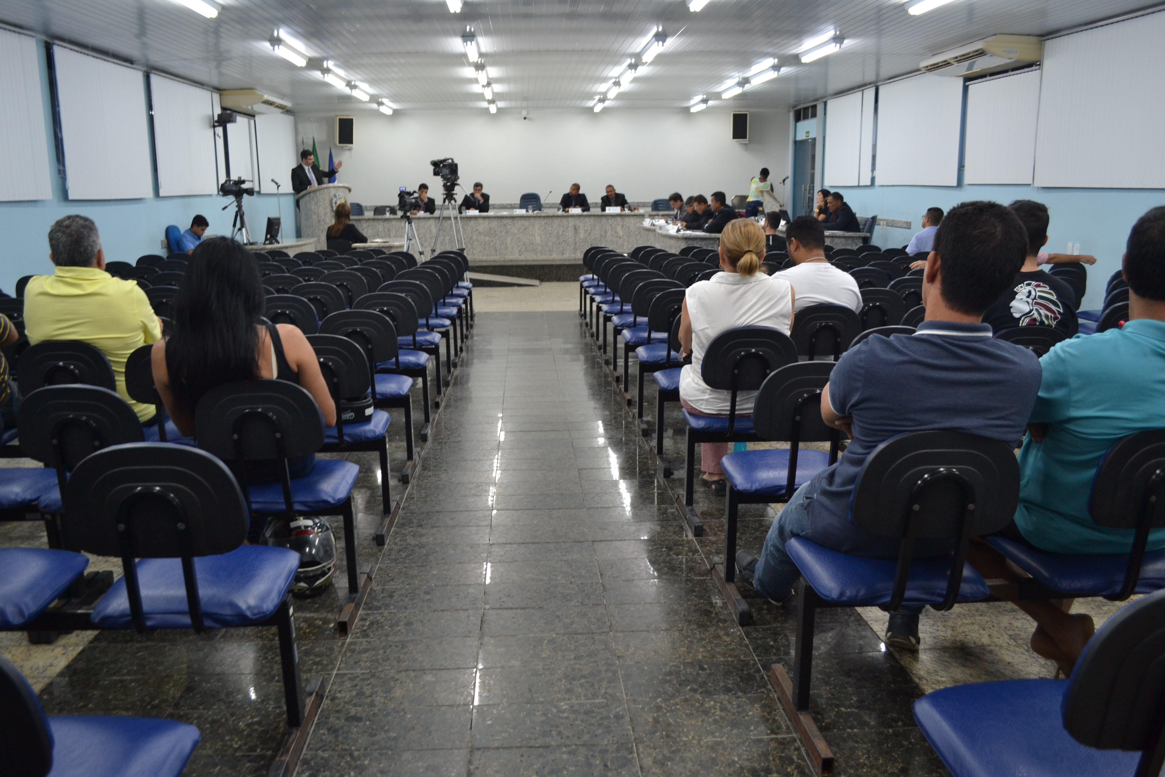 Vereadores aprovam matérias orçamentárias durante sessão