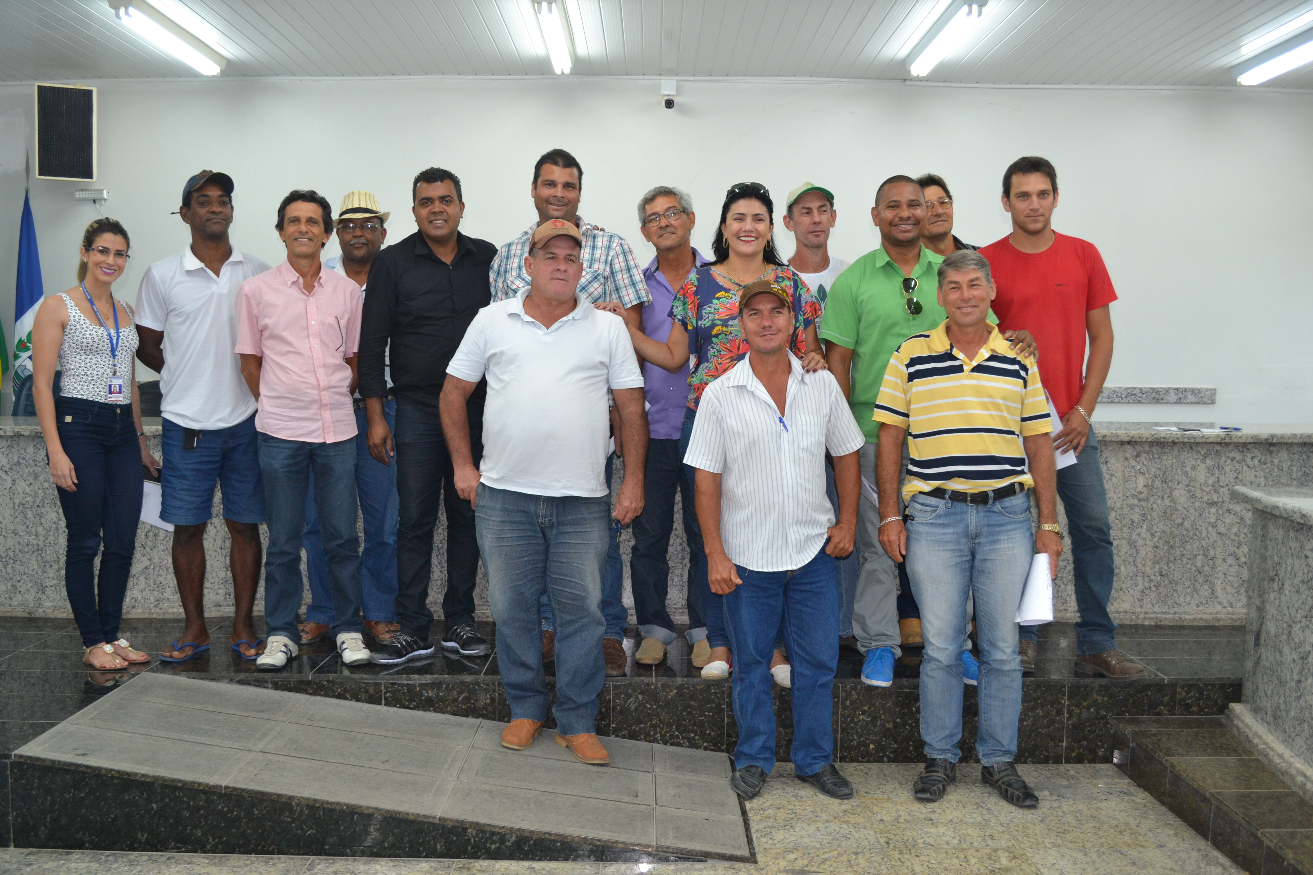 Feirantes participam de reunião sobre projeto que regulamenta as feiras livres de Nova Venécia